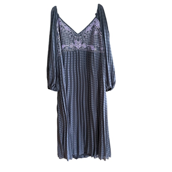 ASOS DESIGN embroidered bust pleated midi dress long sleeve in dark grey 26 - Picture 6 of 14